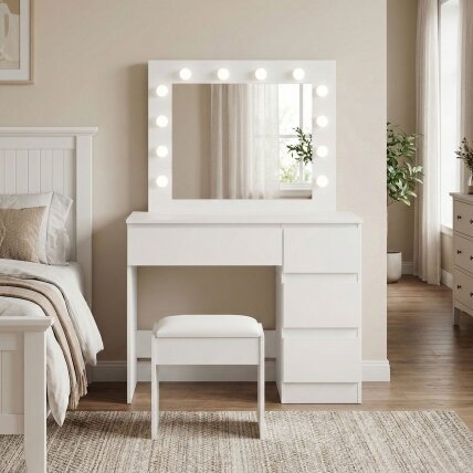 Tualetinis staliukas su veidrodžiu, LED apšvietimu, keturiais stalčiais ir kėdute, ModernHome 2 Tualetinis staliukas su veidrodžiu, LED apšvietimu, keturiais stalčiais ir kėdute, ModernHome 2