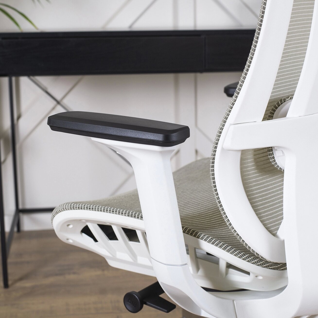 Dangus SKY ergonomiška pasukama biuro kėdė, smėlio spalvos, moderni 6