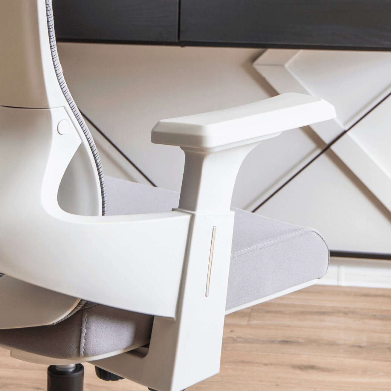 Karetas CARET 2 ergonomiška pasukama biuro kėdė, ventiliuojama, pilka, moderni 5 Karetas CARET 2 ergonomiška pasukama biuro kėdė, ventiliuojama, pilka, moderni 5
