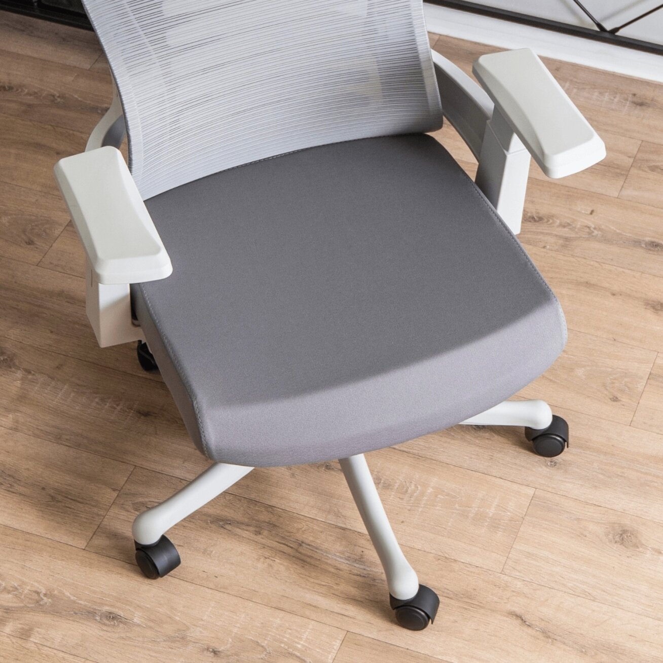 Karetas CARET 2 ergonomiška pasukama biuro kėdė, ventiliuojama, pilka, moderni 6 Karetas CARET 2 ergonomiška pasukama biuro kėdė, ventiliuojama, pilka, moderni 6