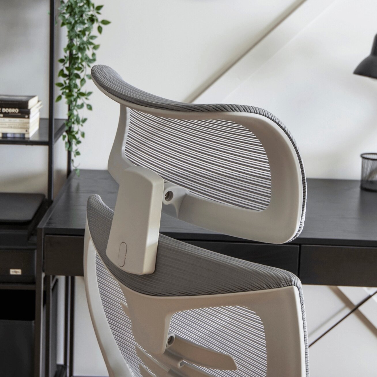 Karetas CARET 2 ergonomiška pasukama biuro kėdė, ventiliuojama, pilka, moderni 8 Karetas CARET 2 ergonomiška pasukama biuro kėdė, ventiliuojama, pilka, moderni 8
