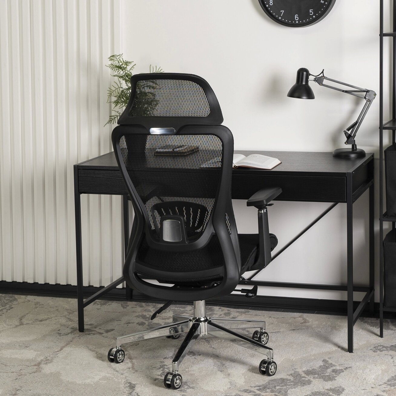 Litosas LITOS juoda moderni ergonominė pasukama biuro kėdė 9 Litosas LITOS juoda moderni ergonominė pasukama biuro kėdė 9