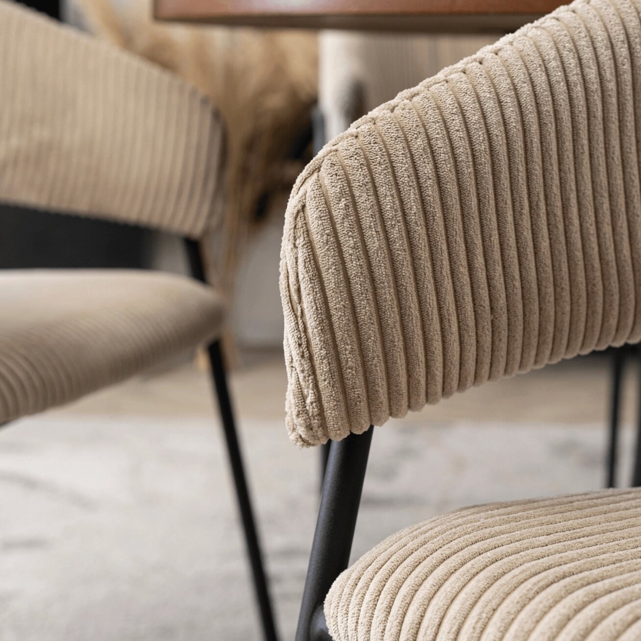 Tinka TINKA minkštas krėslas, smėlio spalvos, velvetas, modernus loftas 3 Tinka TINKA minkštas krėslas, smėlio spalvos, velvetas, modernus loftas 3